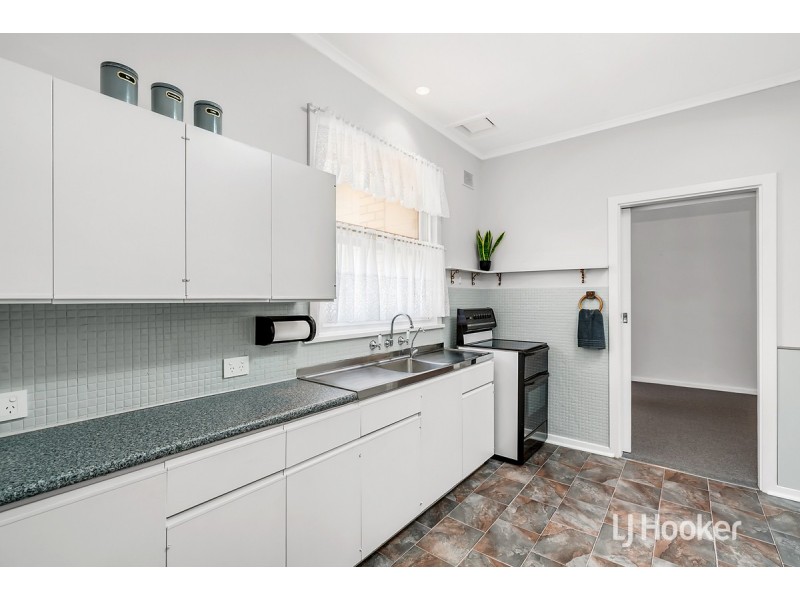 15 Longleat Road, Elizabeth Vale SA 5112