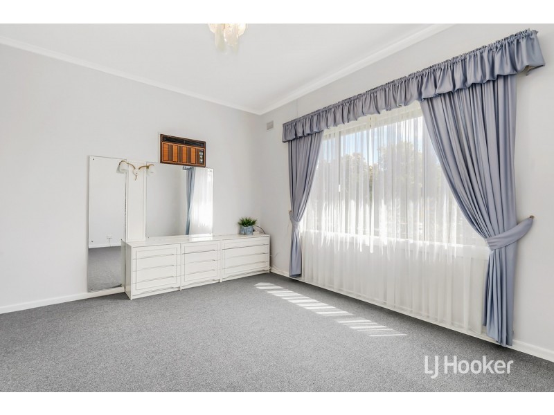 15 Longleat Road, Elizabeth Vale SA 5112