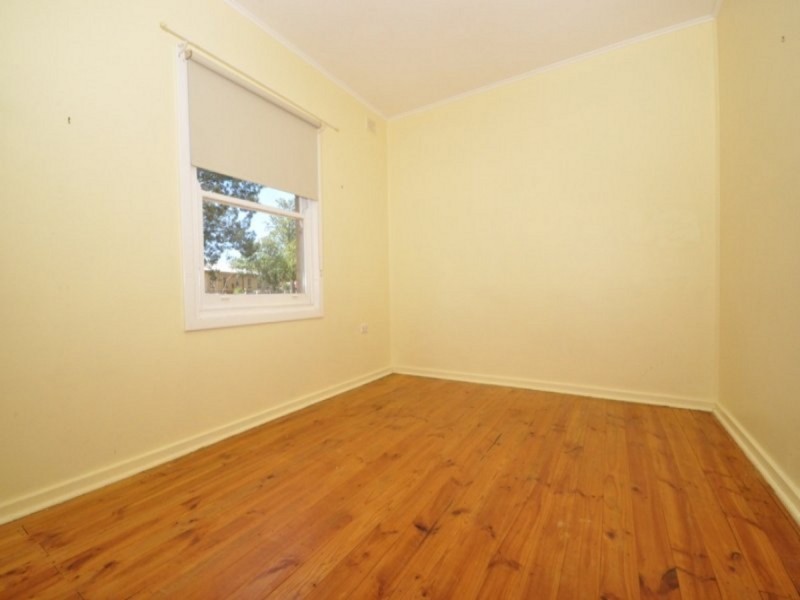 8 Midlow Road, Elizabeth Downs SA 5113