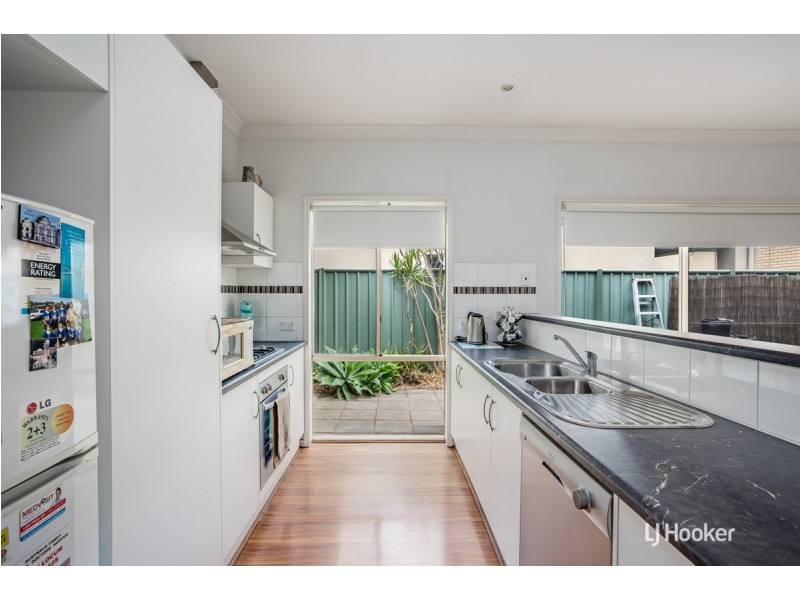 22 Cathedral Circuit, Mawson Lakes SA 5095