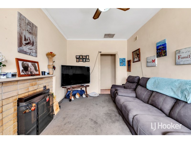 19 Longleat Road, Elizabeth Vale SA 5112