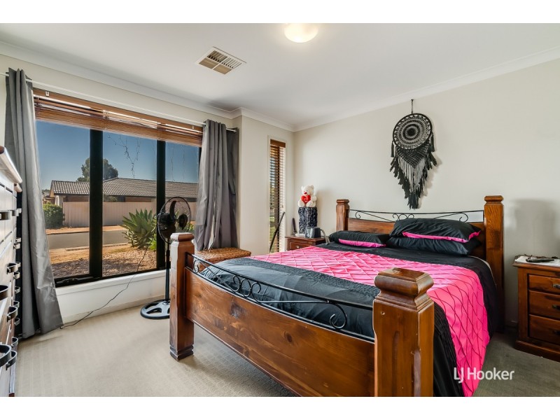 16 Overlander Way, Smithfield SA 5114