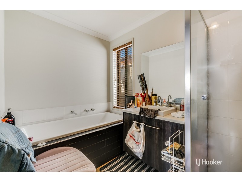 16 Overlander Way, Smithfield SA 5114