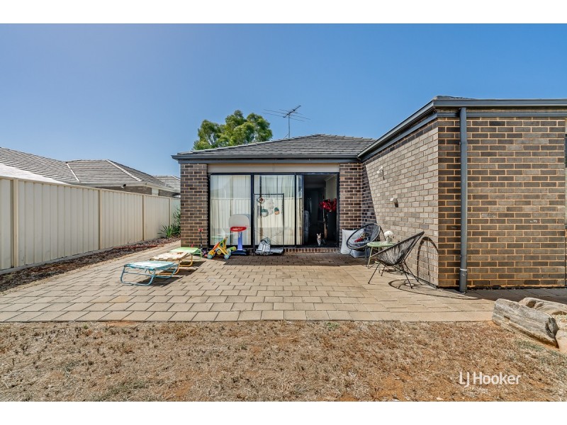 16 Overlander Way, Smithfield SA 5114