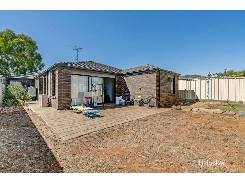 16 Overlander Way, Smithfield SA 5114