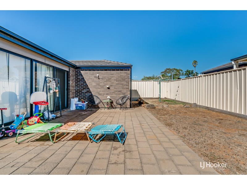 16 Overlander Way, Smithfield SA 5114