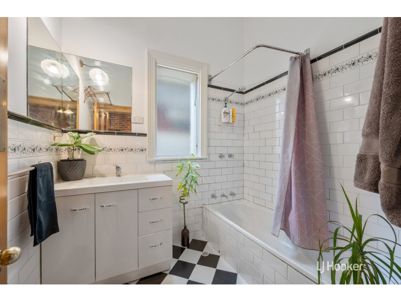 61 Seventh Avenue, St Peters SA 5069