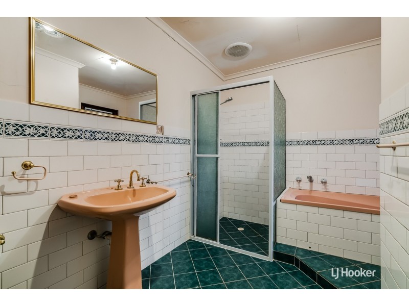 32 Seventh Avenue, St Peters SA 5069
