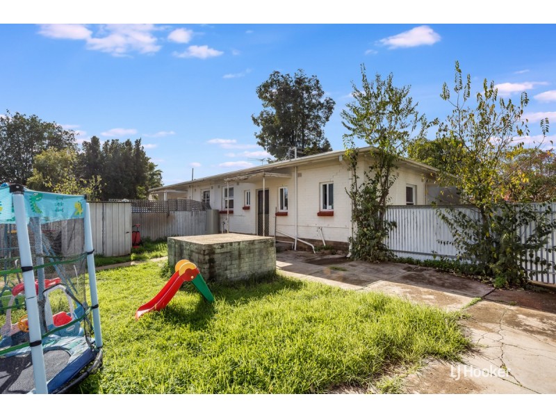 12 Sampson Road, Elizabeth Grove SA 5112