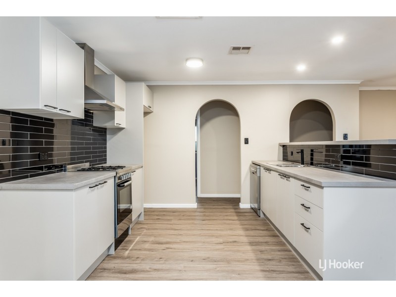 11 President Avenue, Andrews Farm SA 5114