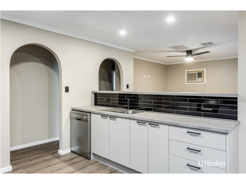 11 President Avenue, Andrews Farm SA 5114