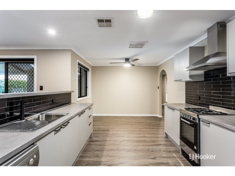 11 President Avenue, Andrews Farm SA 5114