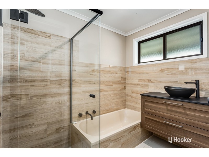 11 President Avenue, Andrews Farm SA 5114