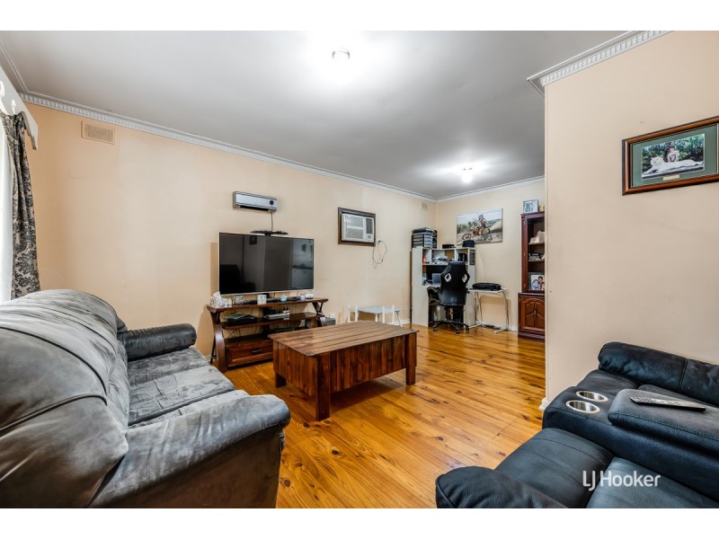 4 Wallace Road, Elizabeth Vale SA 5112