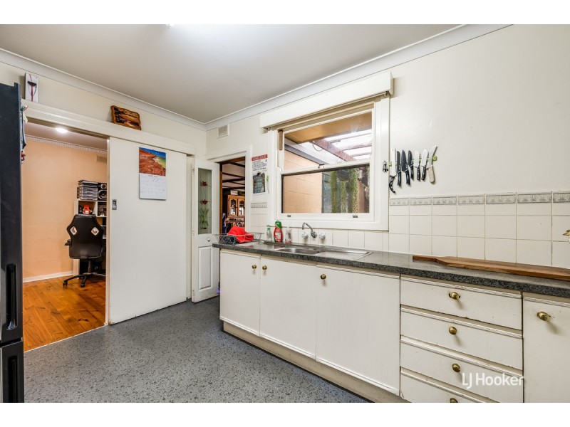 4 Wallace Road, Elizabeth Vale SA 5112