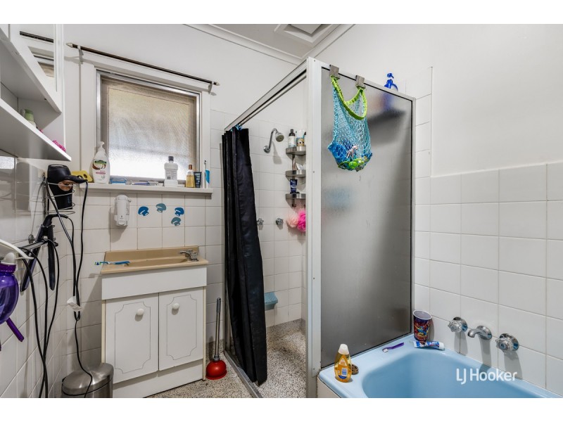 4 Wallace Road, Elizabeth Vale SA 5112