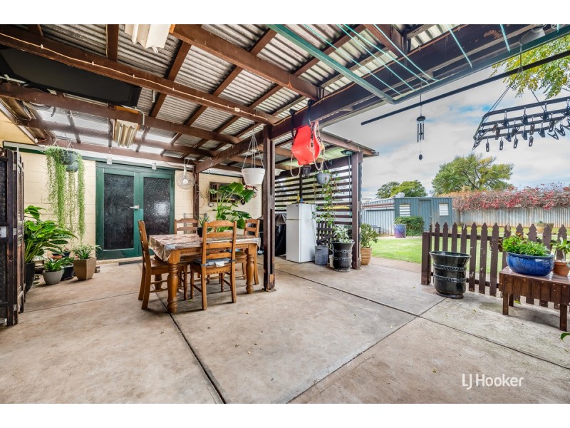 4 Wallace Road, Elizabeth Vale SA 5112
