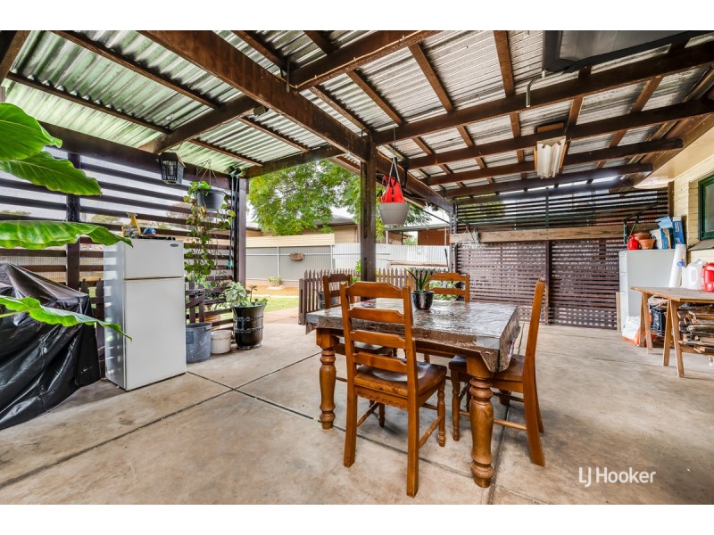 4 Wallace Road, Elizabeth Vale SA 5112