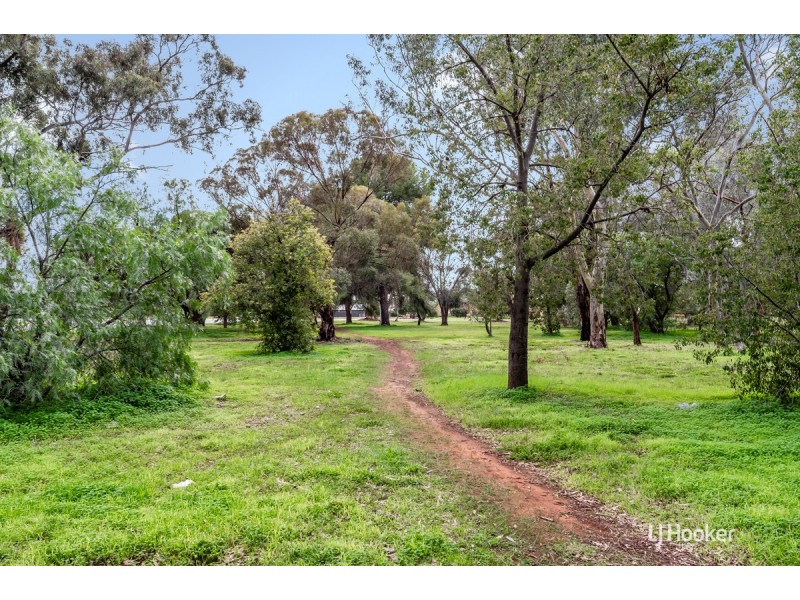 4 Wallace Road, Elizabeth Vale SA 5112