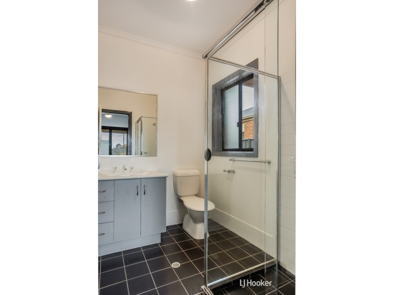 121 Lakeside Drive, Andrews Farm SA 5114