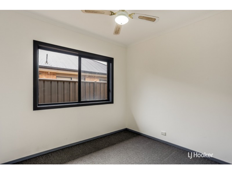 121 Lakeside Drive, Andrews Farm SA 5114