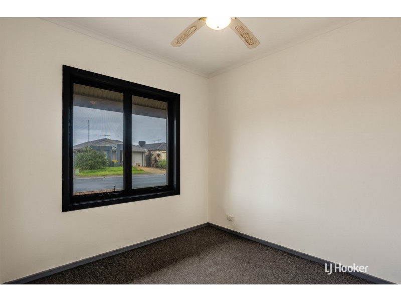 121 Lakeside Drive, Andrews Farm SA 5114