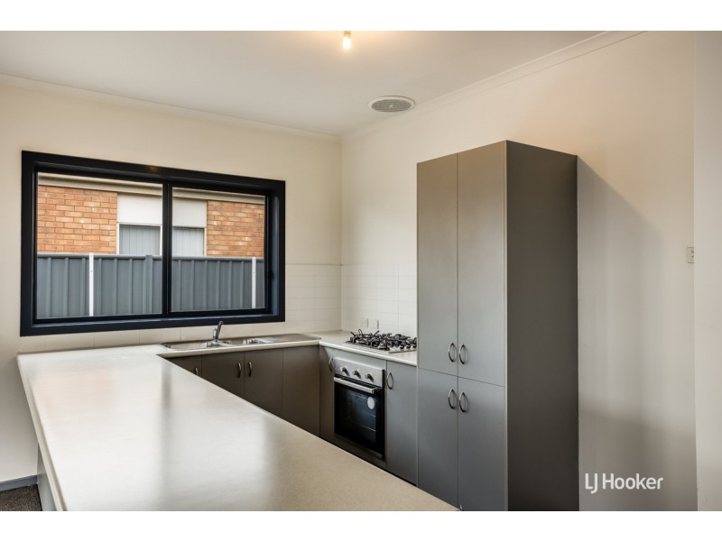 121 Lakeside Drive, Andrews Farm SA 5114