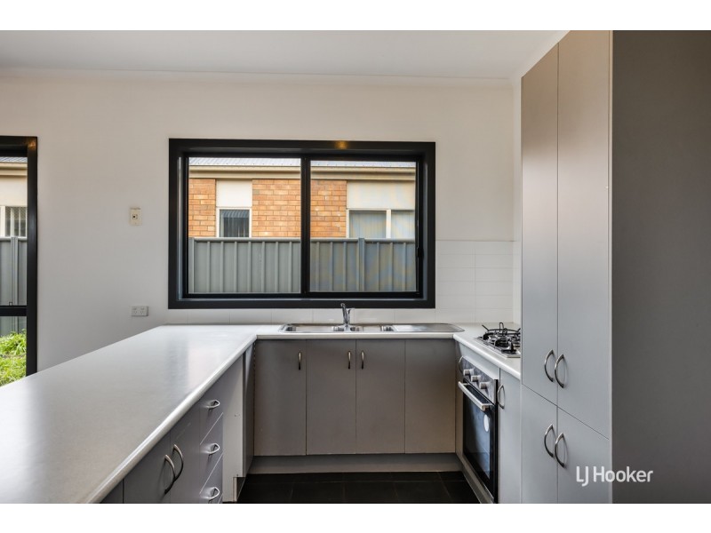 121 Lakeside Drive, Andrews Farm SA 5114