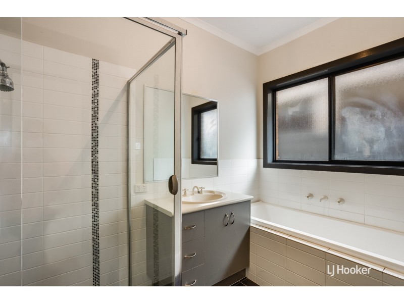 121 Lakeside Drive, Andrews Farm SA 5114