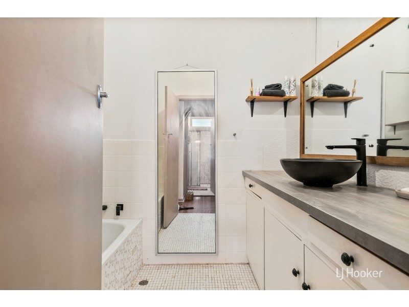 12 Canara Avenue, Para Hills SA 5096