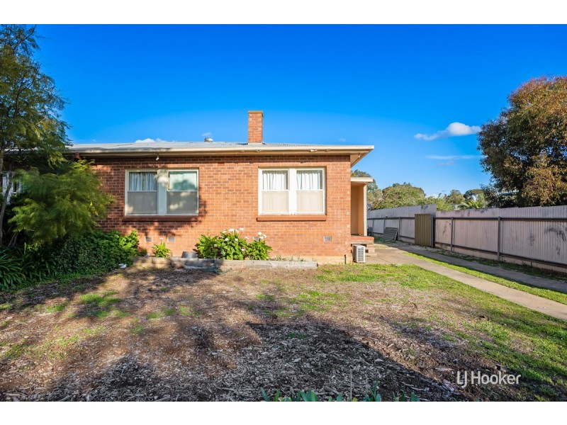 18 Stakes Crescent, Elizabeth Downs SA 5113