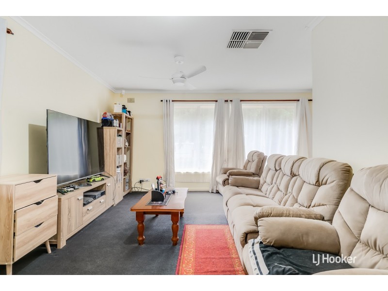 8 Uphall Street, Elizabeth Park SA 5113