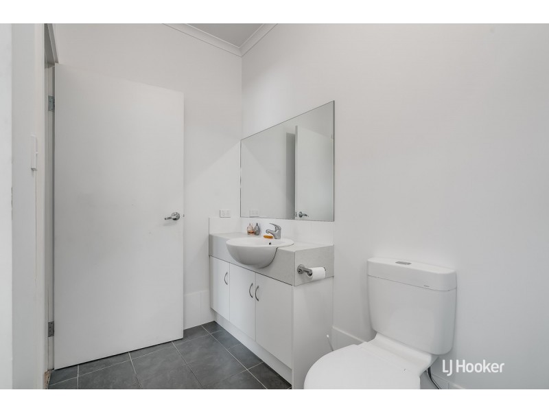 2/242 Newton Boulevard, Munno Para SA 5115