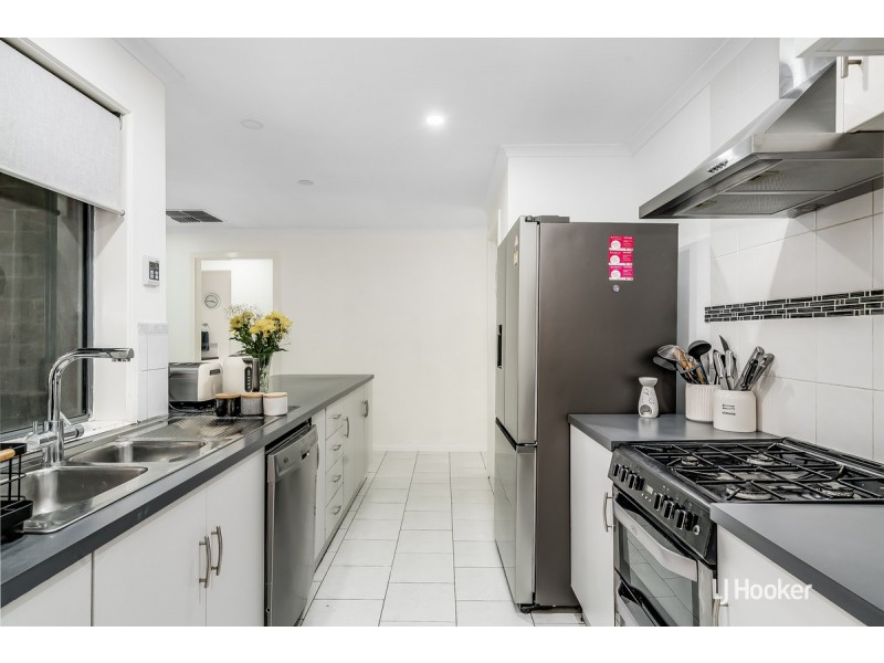 10 Mike Place, Salisbury Downs SA 5108