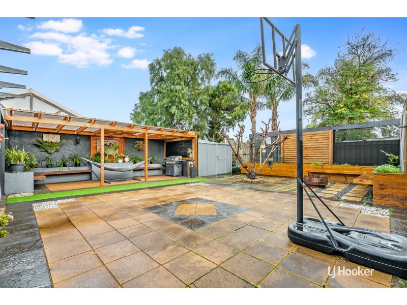 10 Mike Place, Salisbury Downs SA 5108