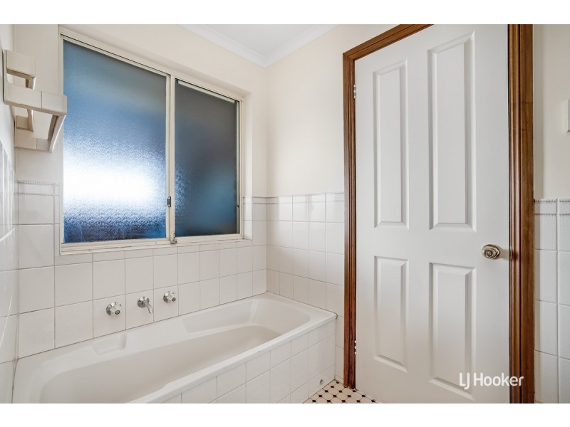 6 Charles Way, Hillbank SA 5112