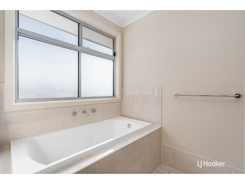 33 Esperance Drive, Andrews Farm SA 5114