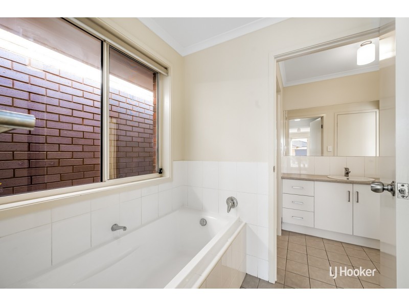 6 The Circuit, Smithfield SA 5114