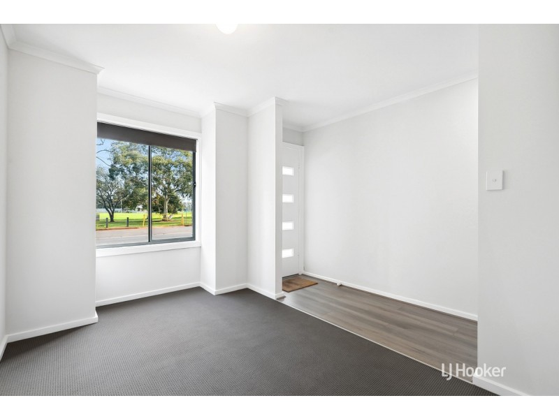 18 Mavros Road, Elizabeth Downs SA 5113