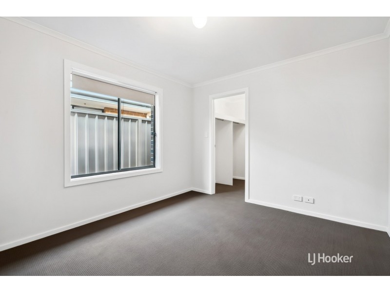 18 Mavros Road, Elizabeth Downs SA 5113