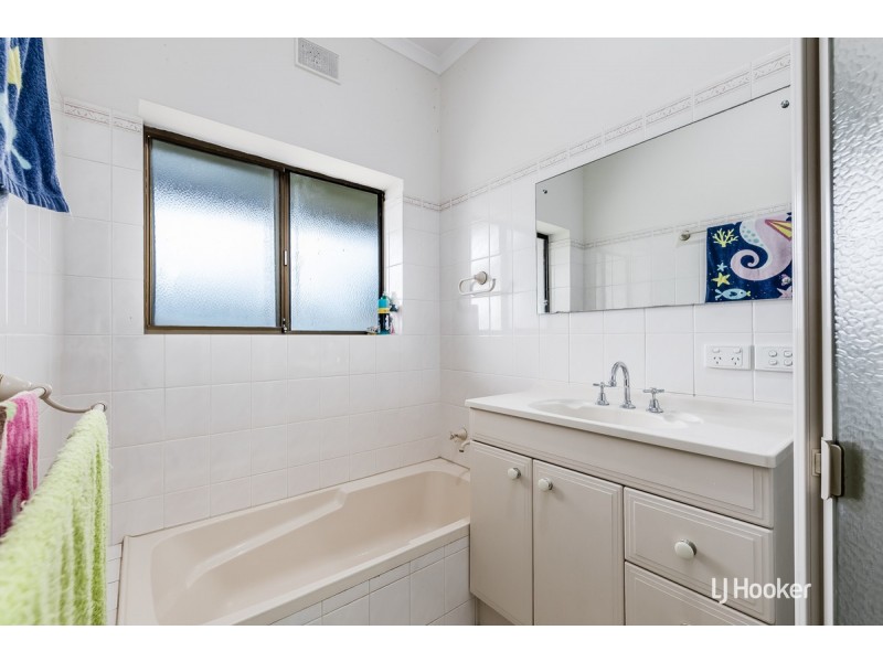 17 Lockerly Street, Elizabeth Vale SA 5112