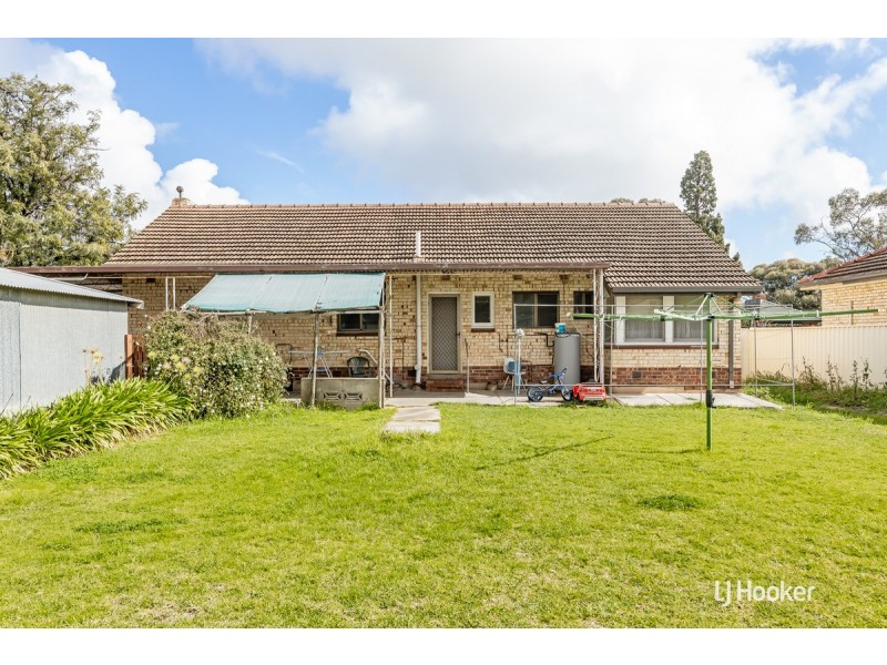 17 Lockerly Street, Elizabeth Vale SA 5112