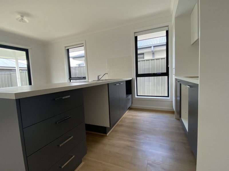 10 Donato Street, Munno Para Downs SA 5115