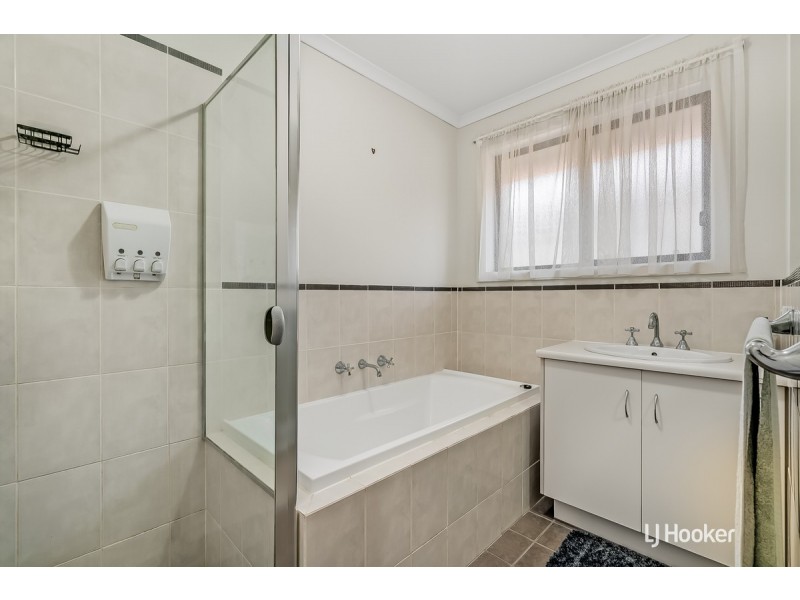 2 Mallee Court, Munno Para West SA 5115