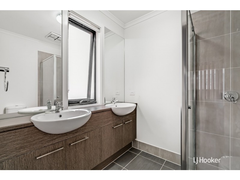 33 Finnis Street, Blakeview SA 5114