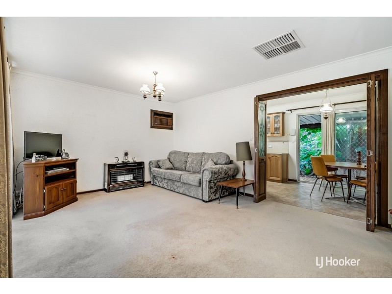 14 Chapman Crescent, Redwood Park SA 5097