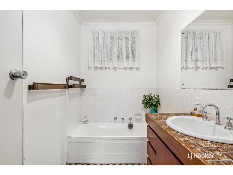 14 Chapman Crescent, Redwood Park SA 5097