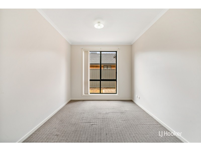 21 Coonawarra Avenue, Andrews Farm SA 5114