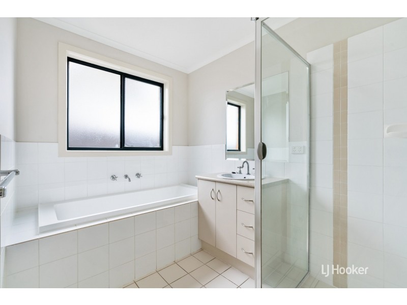 21 Coonawarra Avenue, Andrews Farm SA 5114