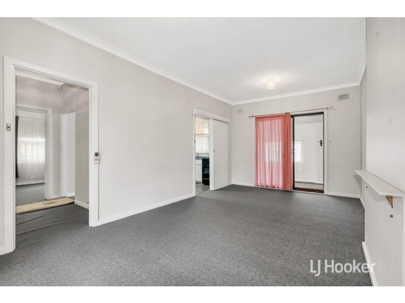 15 Longleat Road, Elizabeth Vale SA 5112